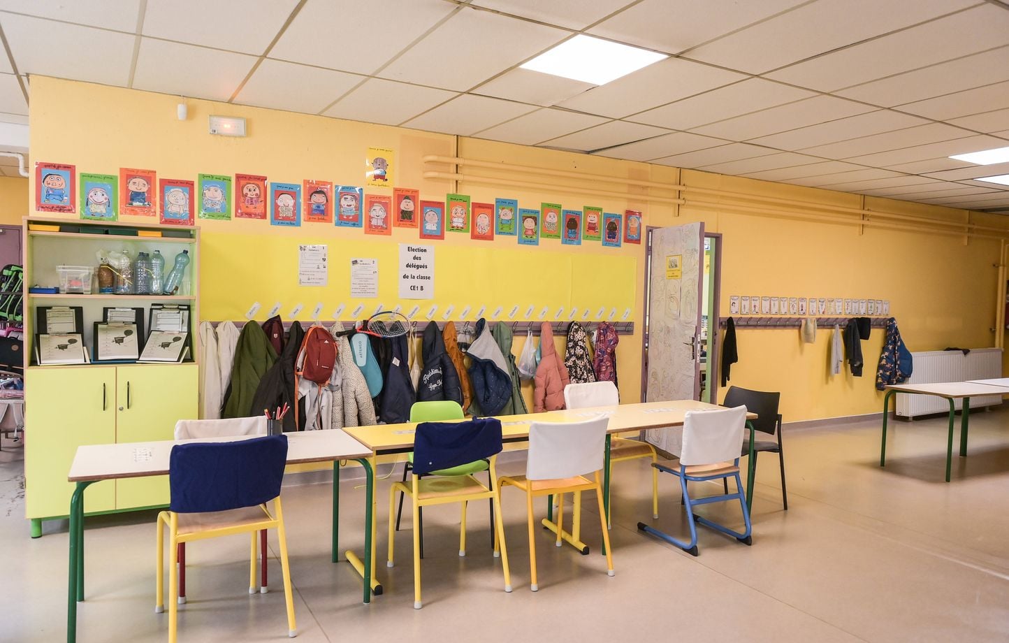 Profesor acusado de atar a estudiante de CE2 a una silla Profesor acusado de atar a estudiante de CE2 a una silla